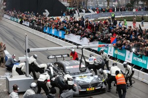 Stars & Cars, Stuttgart, 29.11.2014 Korso 12 - Pit Stop Christian Vietoris, Mercedes AMG C-Coupe DTM